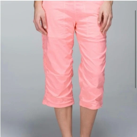 Lululemon Studio Crop *Lined Bleached Coral size 10 NWOT - Picture 2 of 16